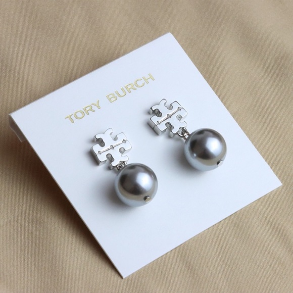 Tory Burch Small Silver Logo Gray Pearl Drop Earrings - Picture 8 of 10